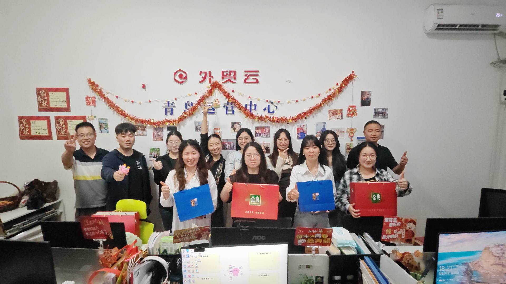 Maotong švenčia nacionalinę dieną ir rudens vidurio festivalį