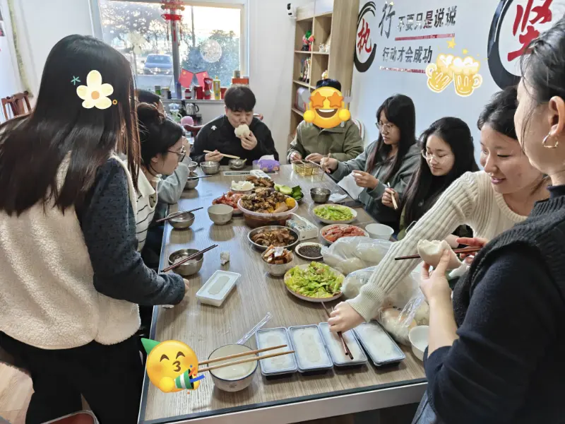 Spontaniški pietūs sukuria ilgalaikes biuro obligacijas