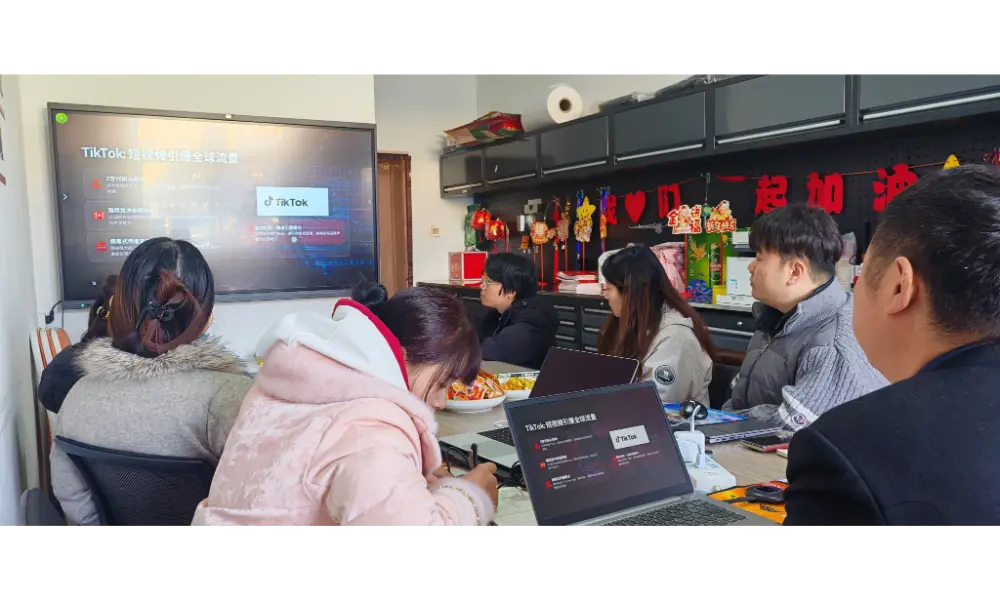 Pasitinka kinų Naujuosius metus su Power Tower Solutions