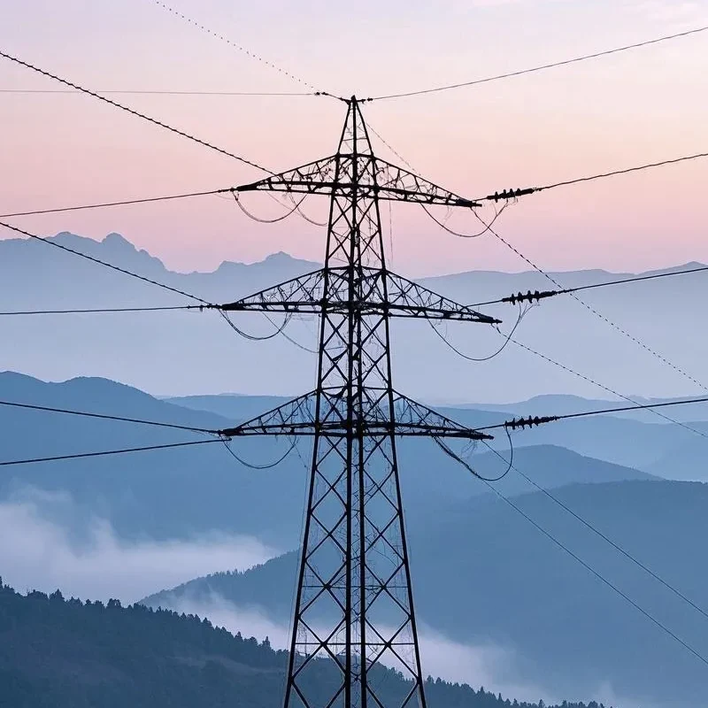 Metalo elektros energijos bokštas